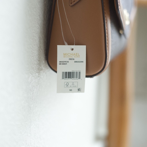 MK Michael Kors Logo Freya Brown Acorn Crossbody Bag NEW - Picture 15 of 15